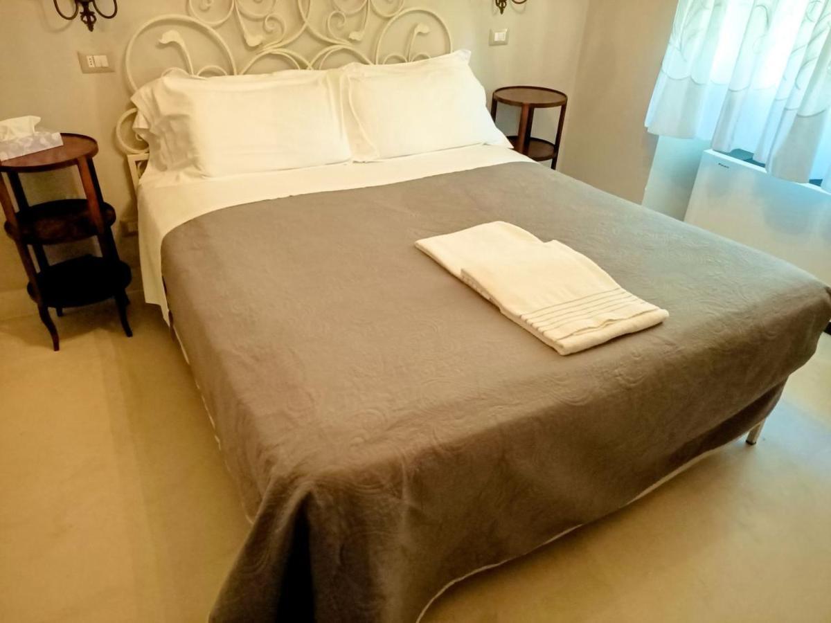 Relais Real Collegio Hotel Ноли Екстериор снимка