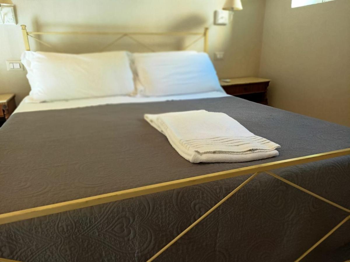 Relais Real Collegio Hotel Ноли Екстериор снимка