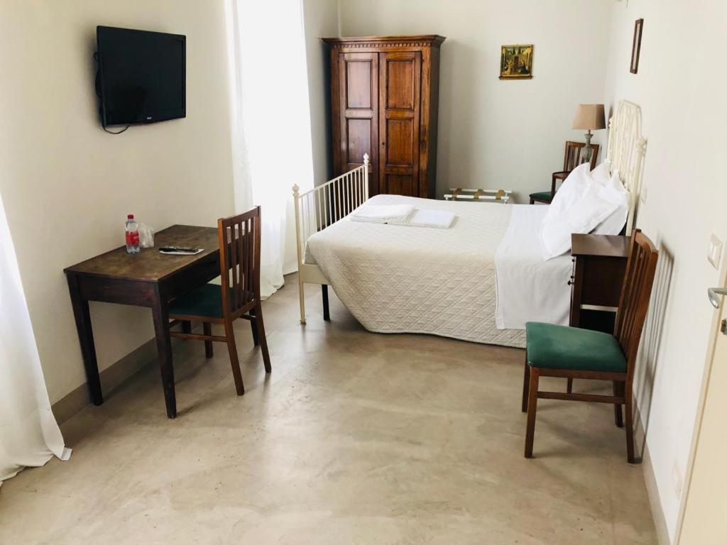 Relais Real Collegio Hotel Ноли Екстериор снимка